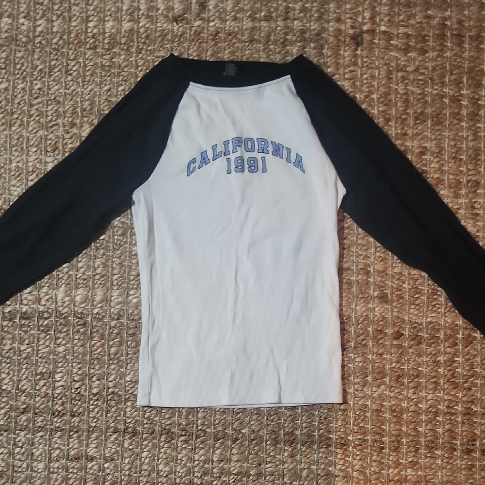 Forever 21 Black and White Screenprint Ribbed Baseball XS Comfy Long Sleeve Tee